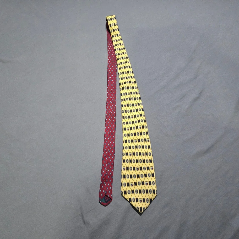 Tommy Hilfiger Necktie Mens OS Yellow Crest Medallion Silk Printed in Italy